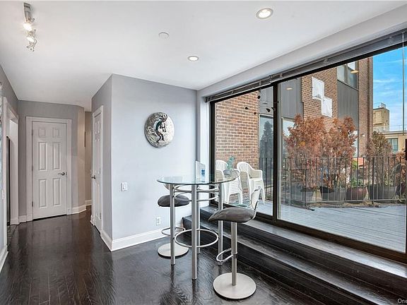5th image of 23 Water Grant St APT 8E
