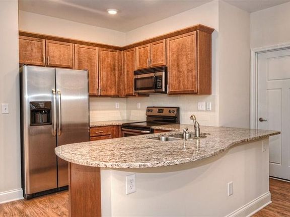 5th image of 708 S Summit Ave #4200564