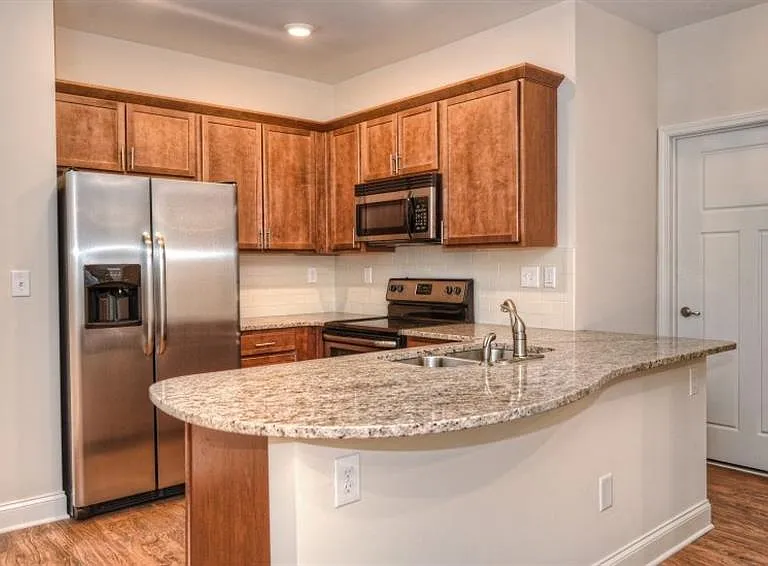 708 S Summit Ave — Photo 8