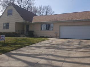 19 E Ridge Dr, Council Bluffs, IA 51503