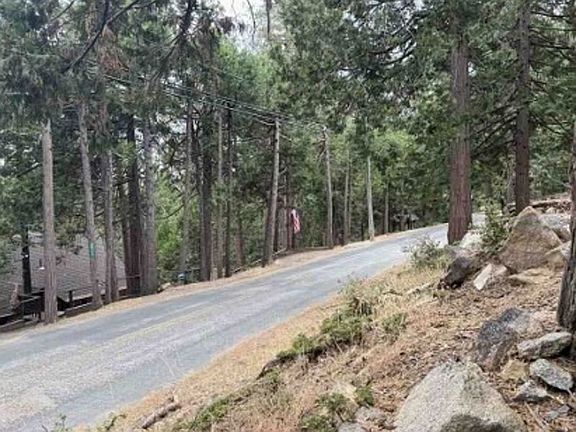 Exterior Neighborhood (street photo)