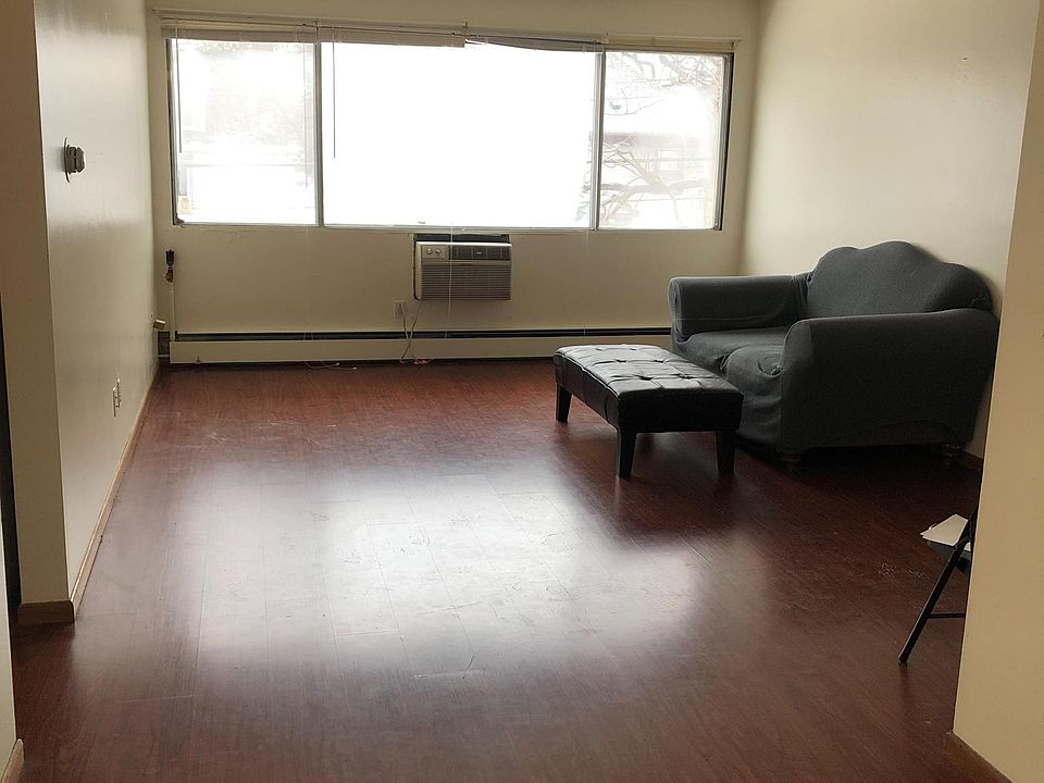1st image of 720 6th Ave SE #111