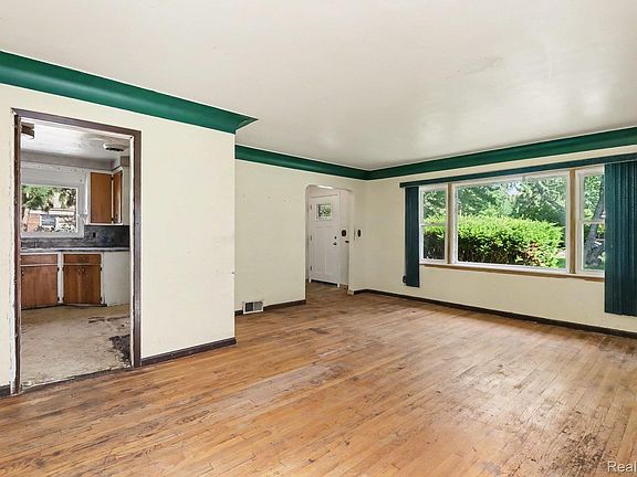 5th image of 25175 W Chicago St
