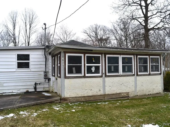 8613 Larch St, Angola, NY 14006