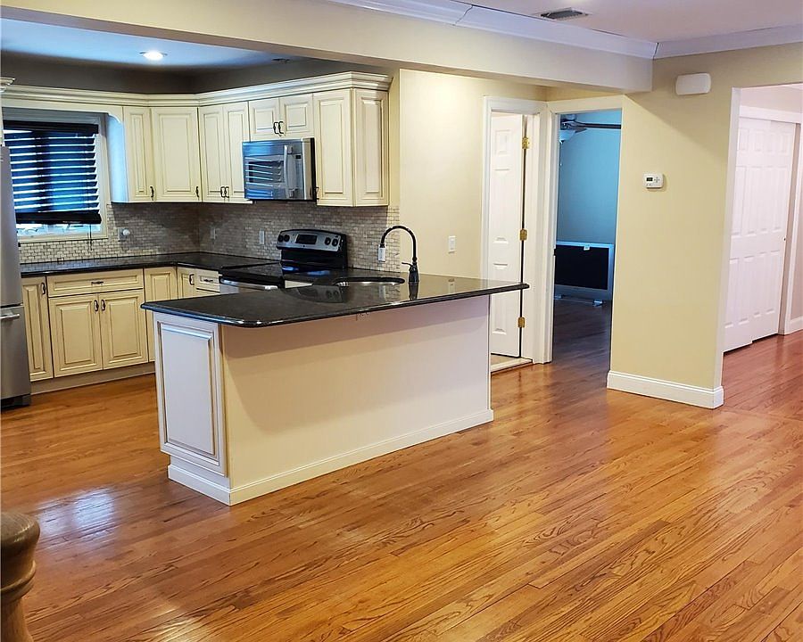 1st image of 100 Harmony Dr