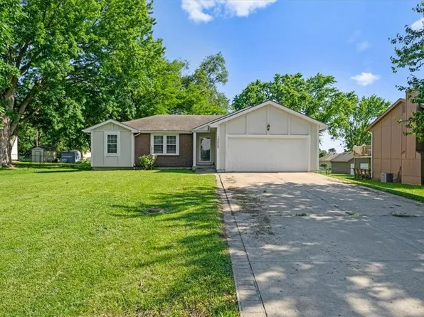 15629 Klamm St, Basehor, KS 66007