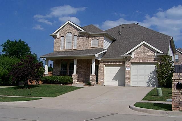 1st image of 702 Grove Dr