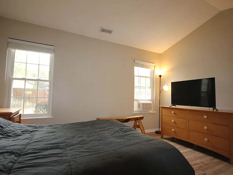 2109 Troy Ct — Photo 32