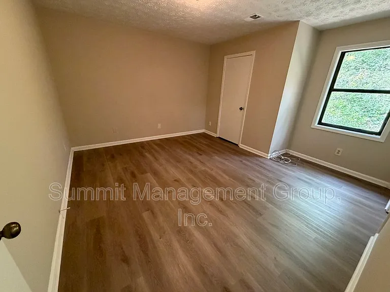 1035 Eastview Rd NE #A — Photo 13