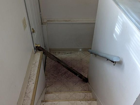 5th image of 1622 E 12th St