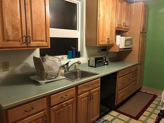 2nd image of 856 Lilac St