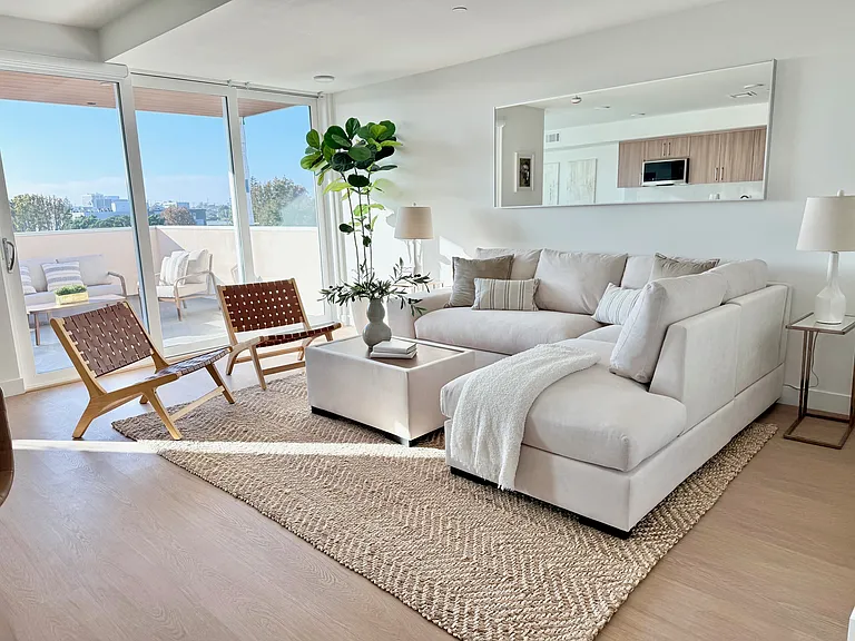 Penthouse 2 Bed 2.5 Bath