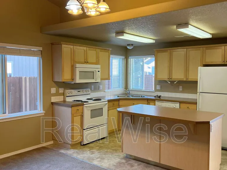 20611 Daisy Ln — Photo 5