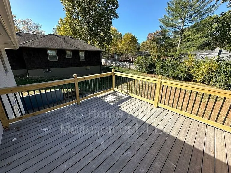 11506 Oak St — Photo 9