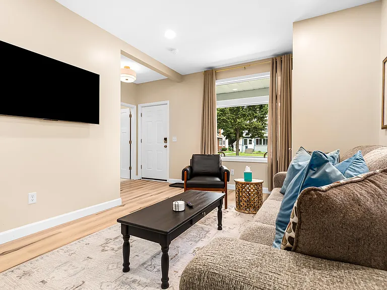 295 Euclid St #1 — Photo 8