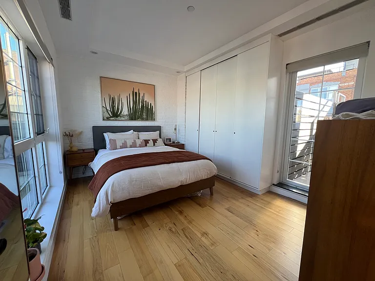 43 Meserole St #4B — Photo 15