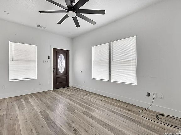 5th image of 701 W Lullwood Ave #703