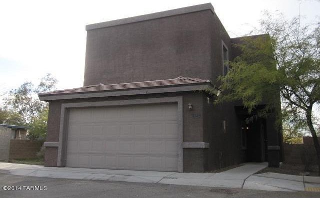 1st image of 3043 N Estrella Ave