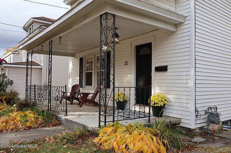 2nd image of 32 Clermont Street