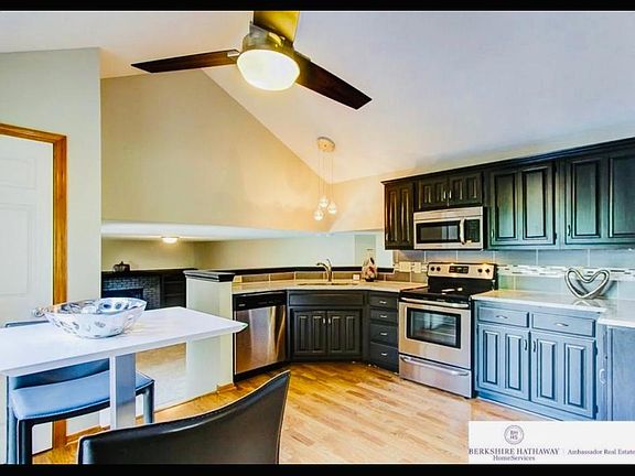 Beautiful Kitchen. Granite Countertops