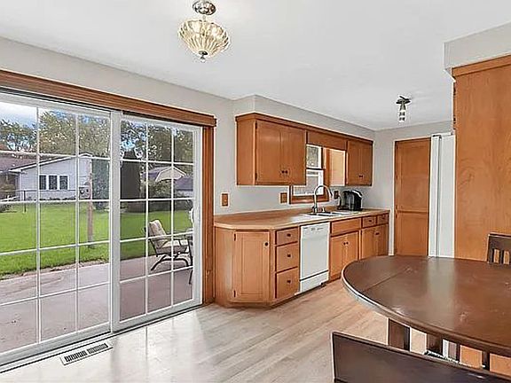 4th image of 2217 Barberry Ln