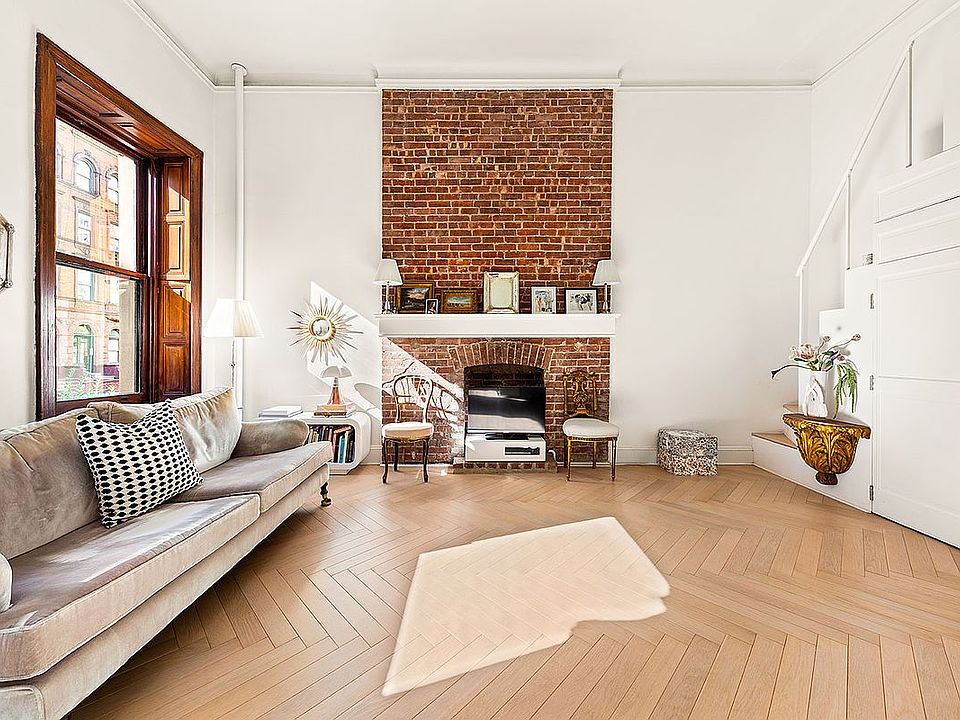 1st image of 133 W 75th St #A