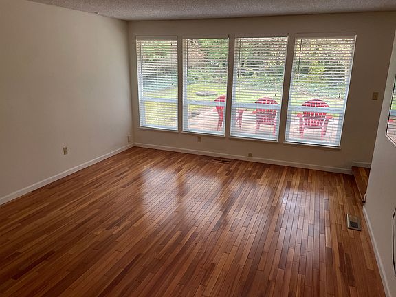 5th image of 2714 Catalpa Dr SE