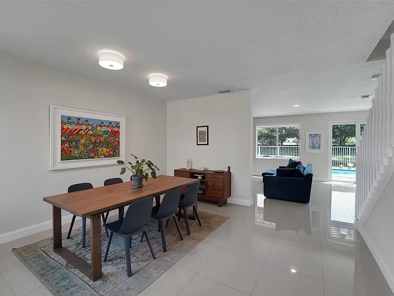 1070 Bluewood Ter — Photo 2
