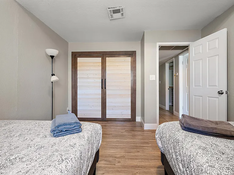 4352 E Cherokee St — Photo 45