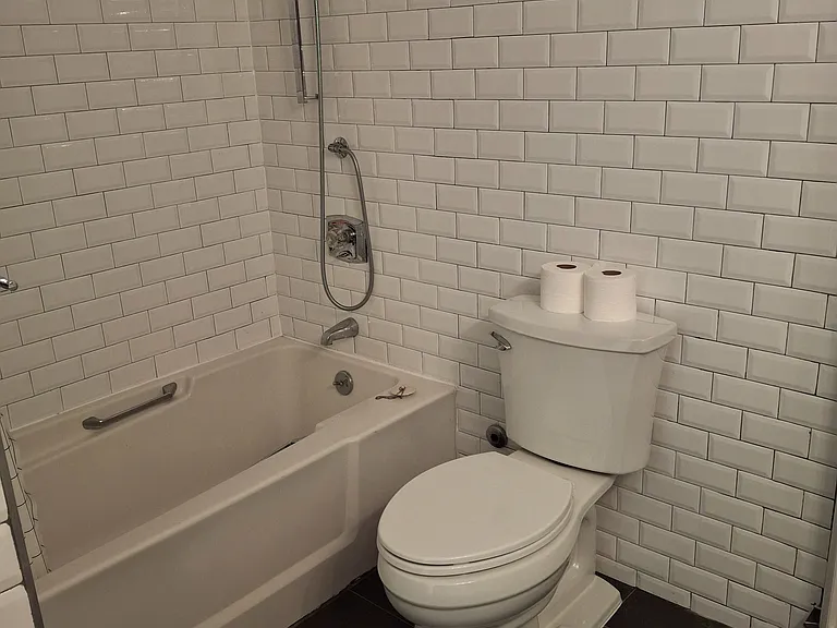 1055 River Rd — Photo 6