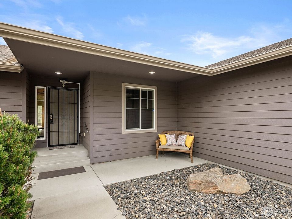 2095 Lasso Drive, Wenatchee, WA 98801 | Zillow
