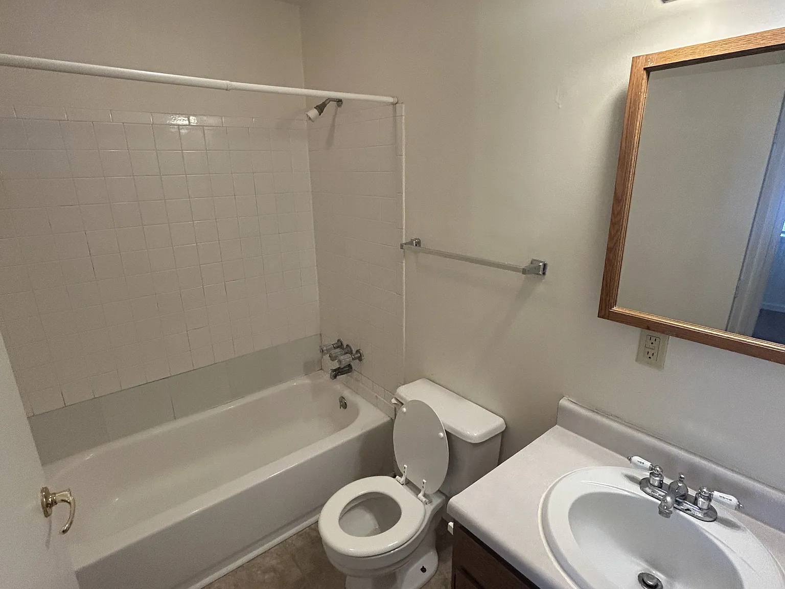 392 Shelby Avenue - Unit 13 — Photo 4