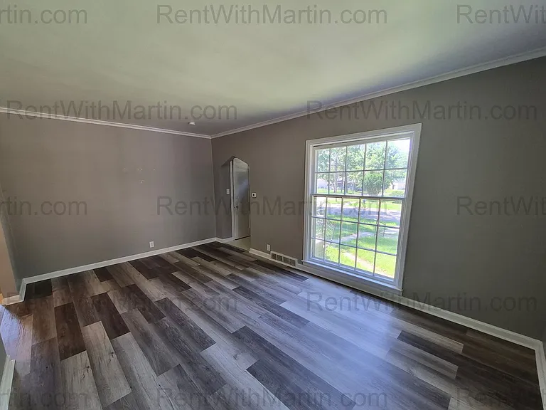 925 Hammond Ave — Photo 4
