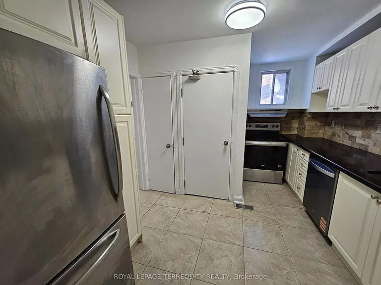 557 Lawrence Ave W — Photo 16