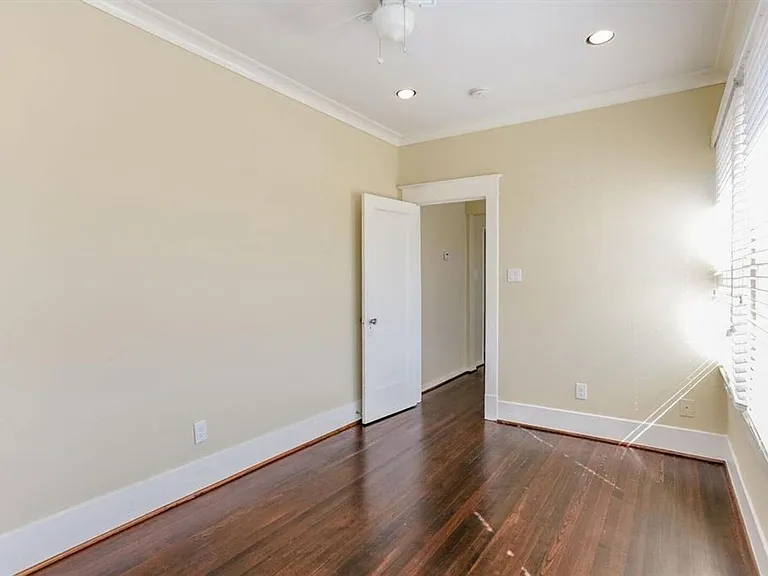 612 W Alabama St — Photo 9