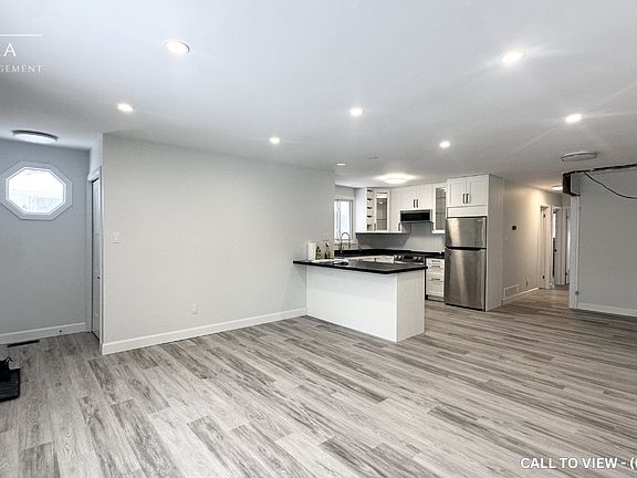 4th image of 42 Wenlock Cres #1