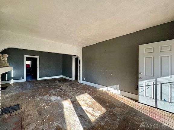 4th image of 225 Elmhurst Rd