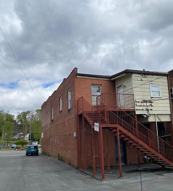 2nd image of 2109 W Cumberland Ave