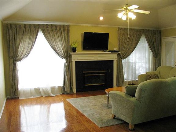 4th image of 2217 Norwich Pl