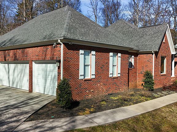 4th image of 415 Laurel Ridge Ln