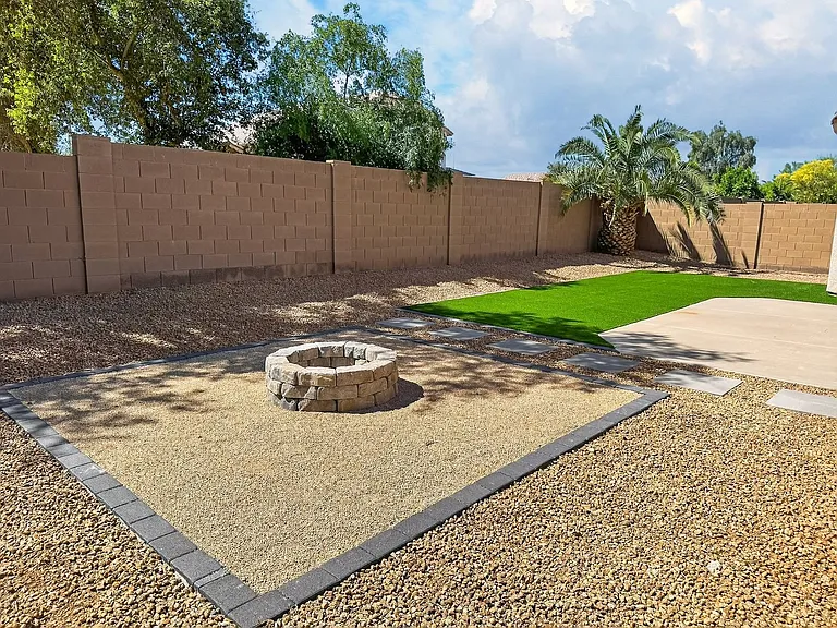 2421 W Ellis St — Photo 55