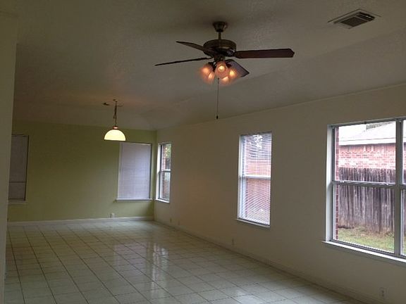 2nd image of 906 Antique Heritage Dr