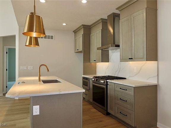 3rd image of 465 Bordeaux Blvd
