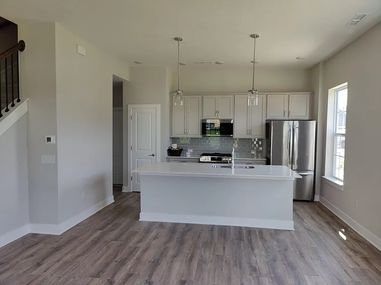 1082 Valentine Ln — Photo 11