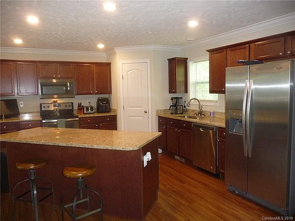 4th image of 219 Northwoods Trl #26