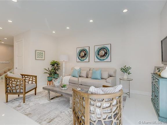 5th image of 694 NE 43rd St #6