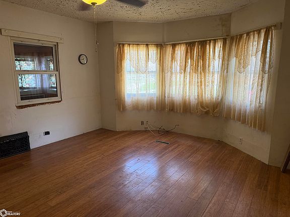 5th image of 307 E Main St