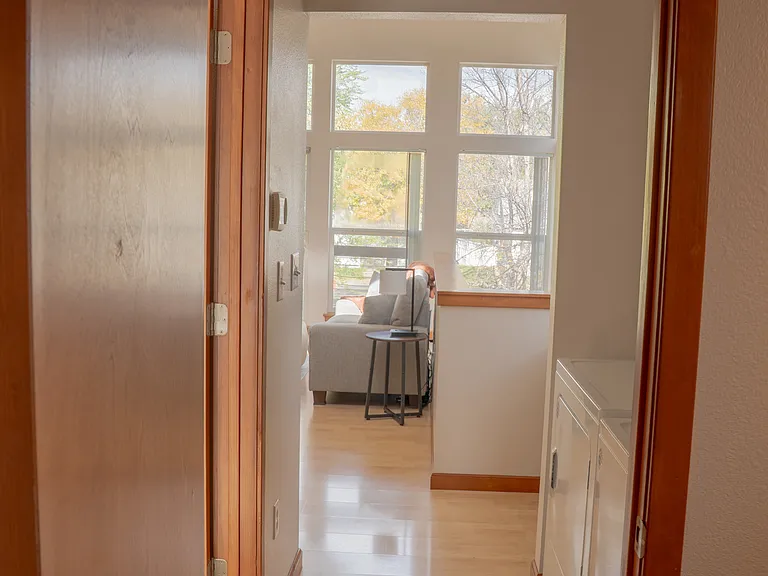 24 Grand Ave — Photo 13