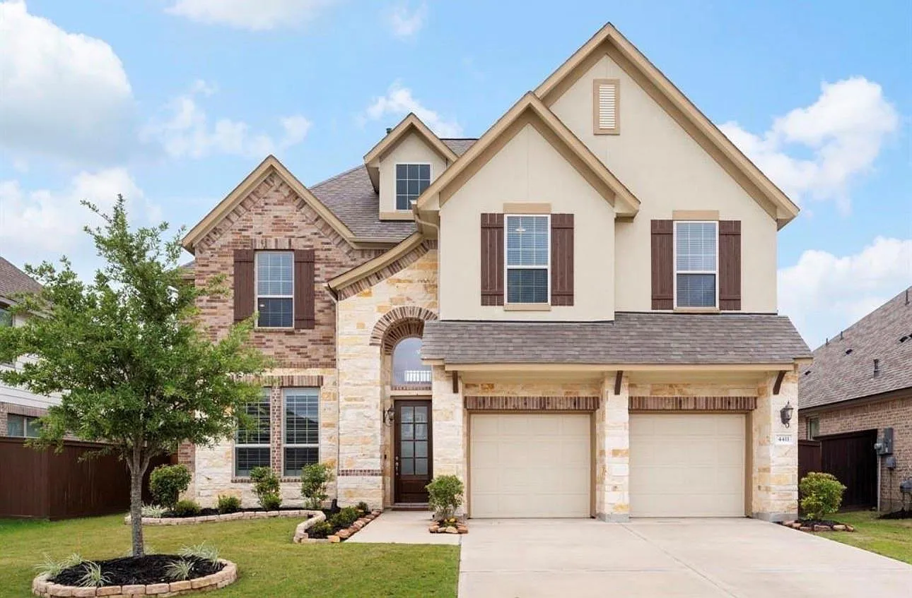 4 bed, 3.5 bath, 3484 sqft, $3,800 — Photo 1