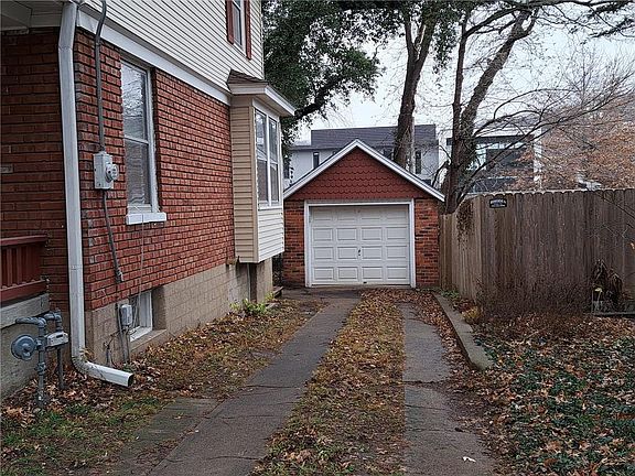 2nd image of 505 Main St